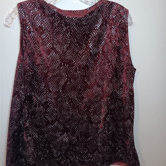 EUC Graver Studio Size M Sleeveless Burgundy Rounded Neck Velour Snake-Skin Top - Picture 4 of 4